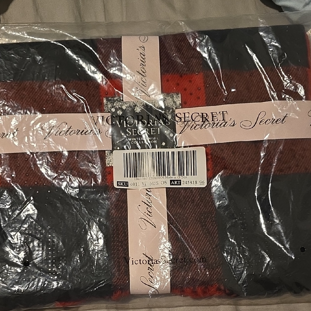 Victoria's Secret Winter Angel Collection Sparkle Scarlet Buffalo Check Scarf